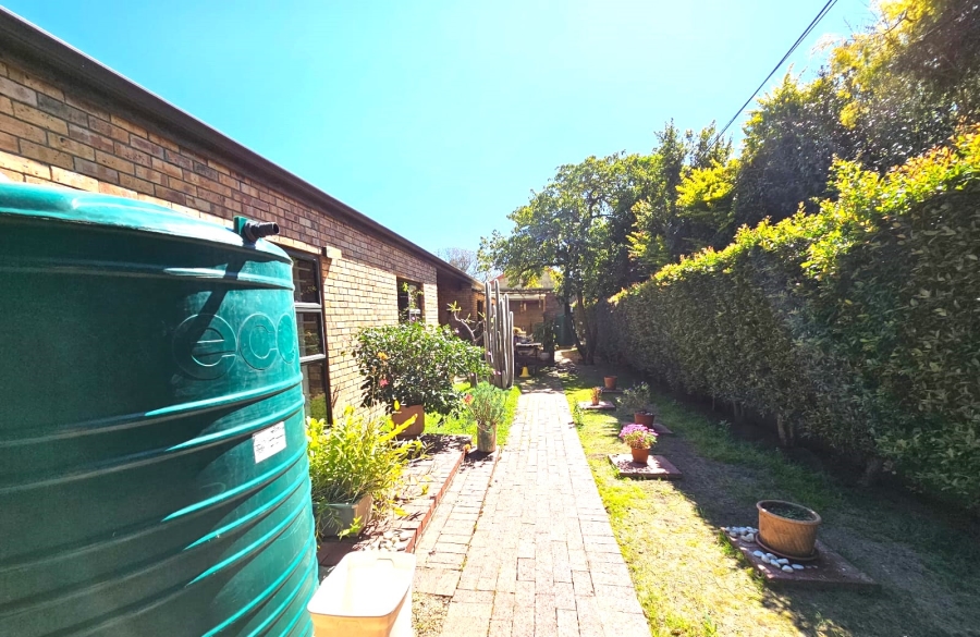 3 Bedroom Property for Sale in Lemoenkloof Western Cape